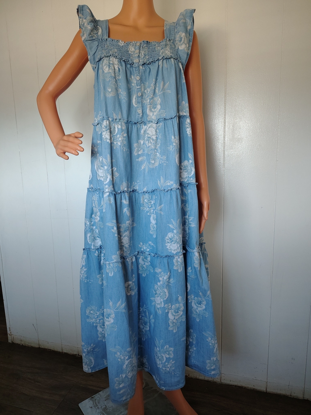 Old Navy Light Blue Floral Midi Dress Size L.